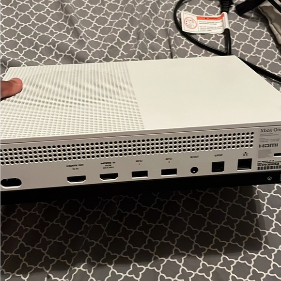 xbox one s with controller - Picture 4 of 4